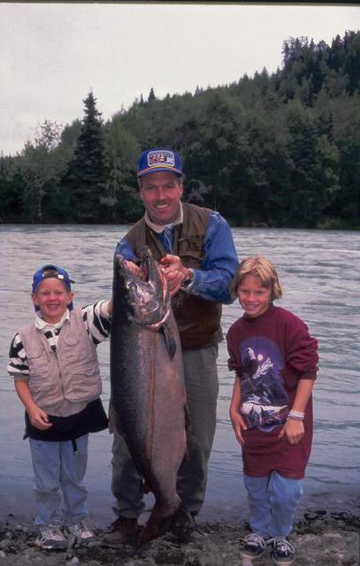 A familiar face to hockey fans and AK residents. Bill Clement, ESPN / ABC hockey announcer and GCI spokesman with a 50+ pound Ka