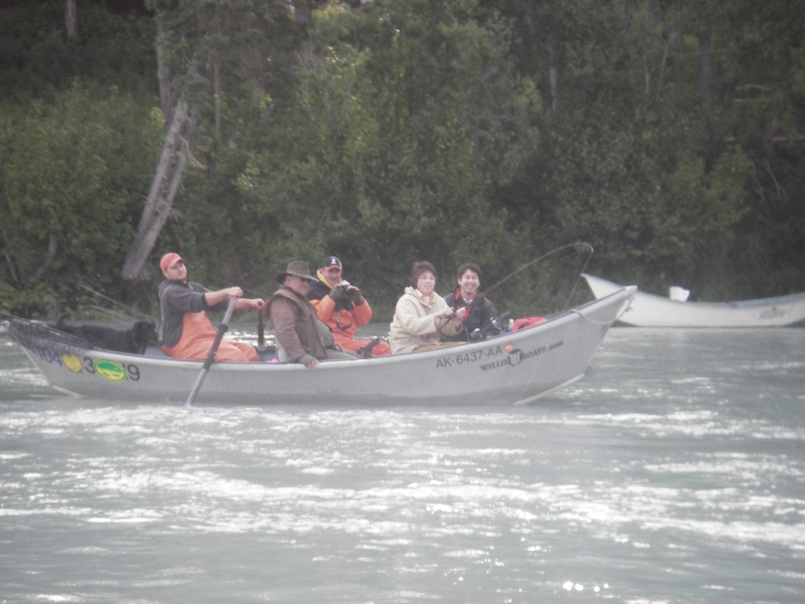 With guide Matt maneuvering the boat and Rio looking on, Yumi works on one of her kings.